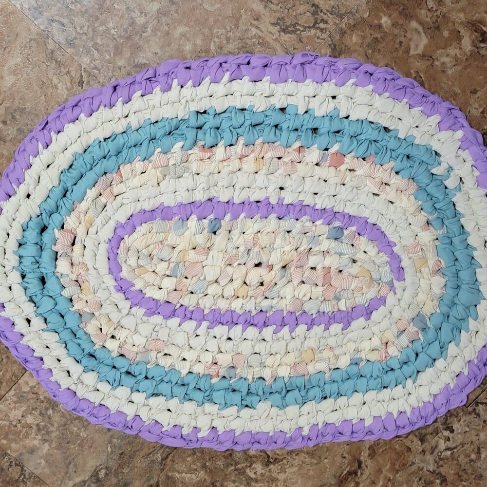 Toothbrush Rag Rug with Amish Knots - Picture 2 of 4